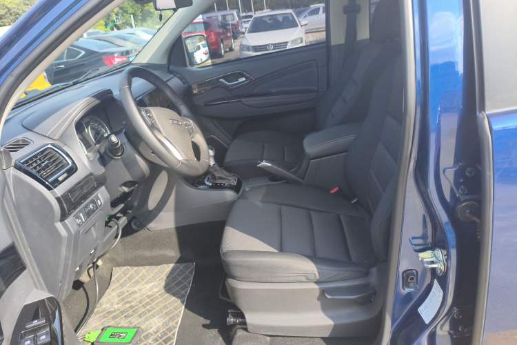 Used Isuzu D-MAX 2020 1.9T Two-Wheel Drive Automatic Comfort Edition China VI Standard RZ4E Hi-Power Left Front Seat