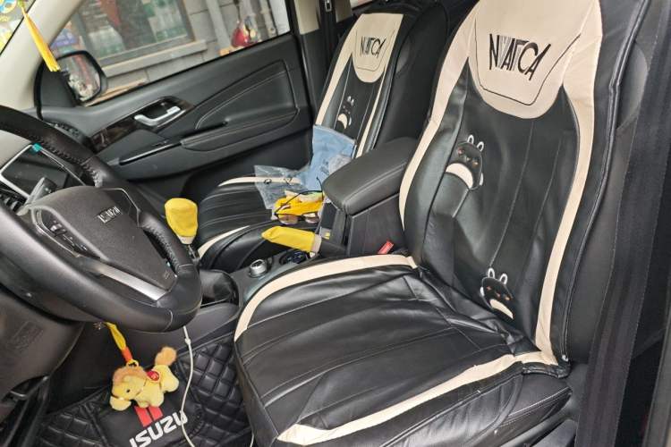 Used Isuzu D-MAX 2020 2.5T 4WD Manual Navigation Version China VI Standard Extended Length JE4D25Q6A Left Front Seat