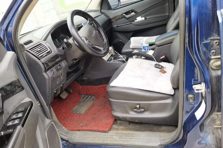 Used Isuzu D-MAX 2020 2.5T 4x4 Automatic Flagship Edition China VI JE4D25Q6A Left Front Seat