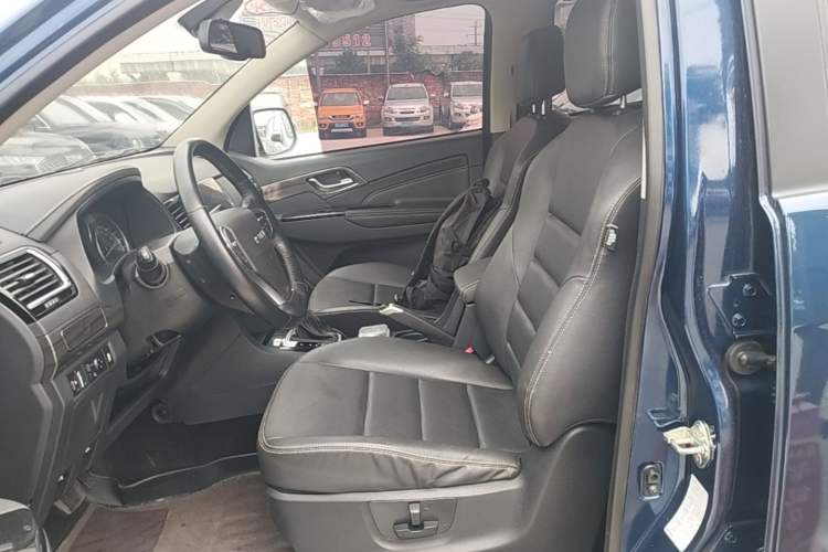 Used Isuzu D-MAX 2020 1.9T 4x4 Automatic Luxury Edition China VI Standard RZ4E Hi-Power Left Front Seat