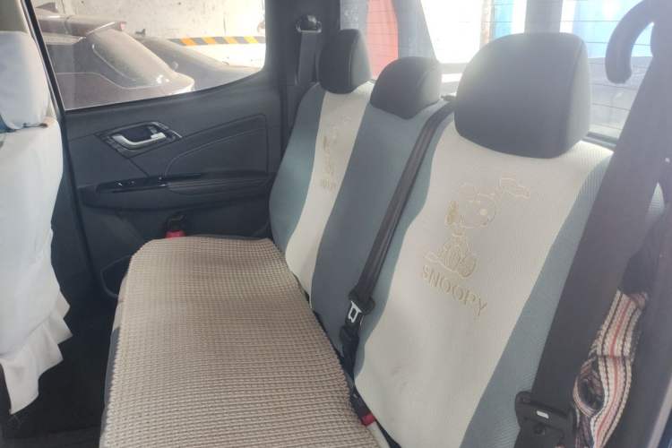 Used Isuzu D-MAX 2020 2.5T Two-Wheel Drive Automatic Navigation Version China VI Emission Standard Extended Length JE4D25Q6A Left Front Seat