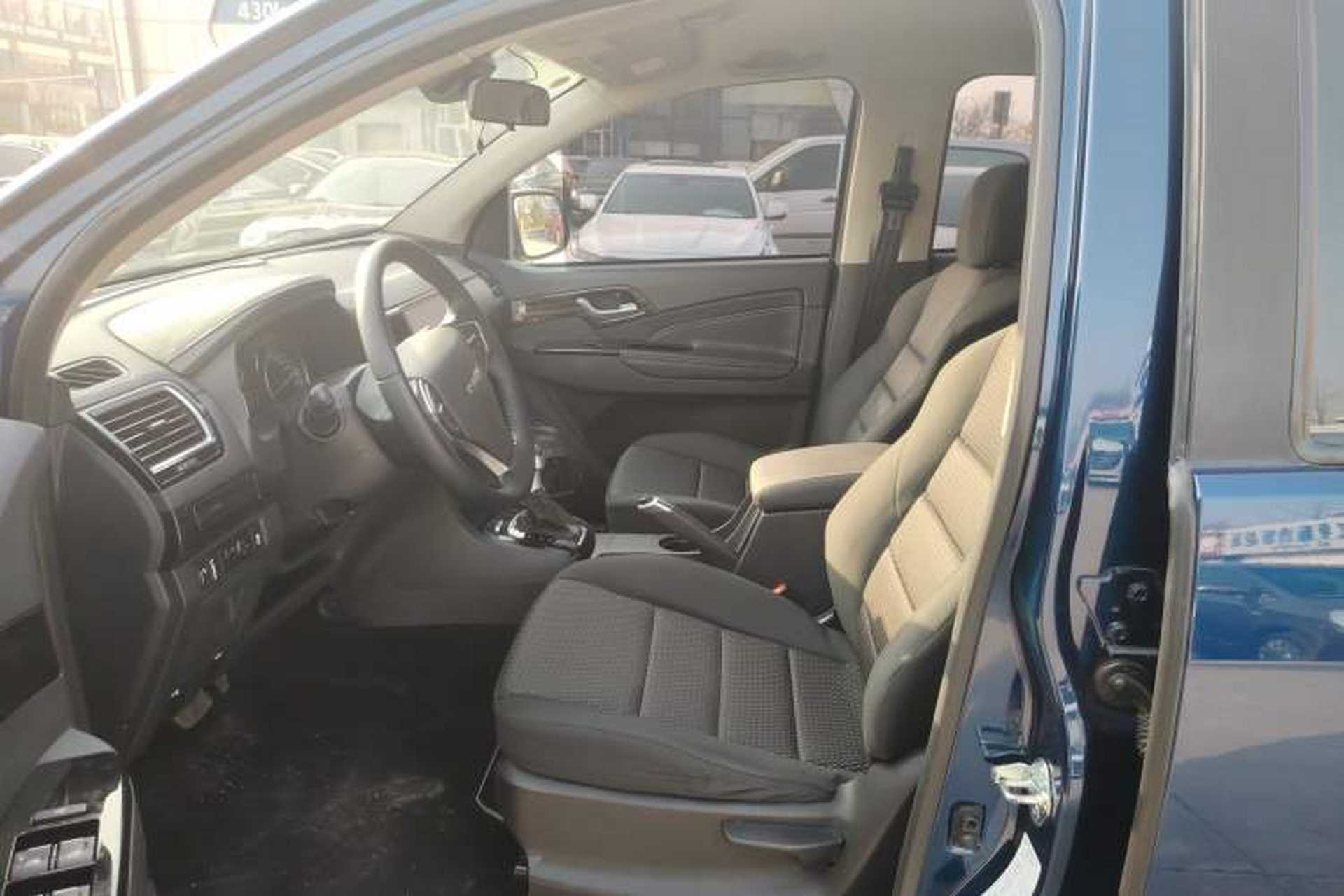 Used Isuzu D-MAX 2020 1.9T Two-Wheel Drive Automatic Comfort Edition China VI Standard RZ4E Hi-Power Left Front Seat