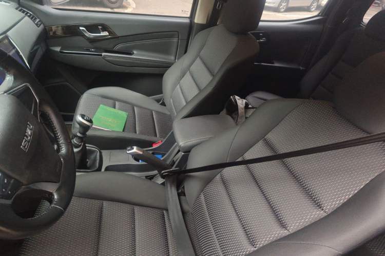 Used Isuzu D-MAX 2020 1.9T Two-Wheel Drive Manual Comfort Version China VI Standard RZ4E Hi-Power Left Front Seat