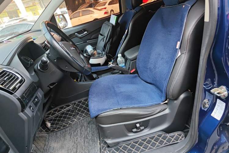 Used Isuzu D-MAX 2020 2.5T Two-Wheel Drive Manual Flagship Version China VI Emission Standard JE4D25Q6A Left Front Seat