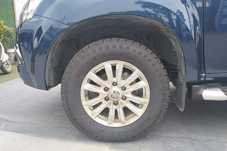 Used Isuzu D-MAX 2020 1.9T 4x4 Automatic Luxury Edition China VI Standard RZ4E Hi-Power Left Front Wheel Hub