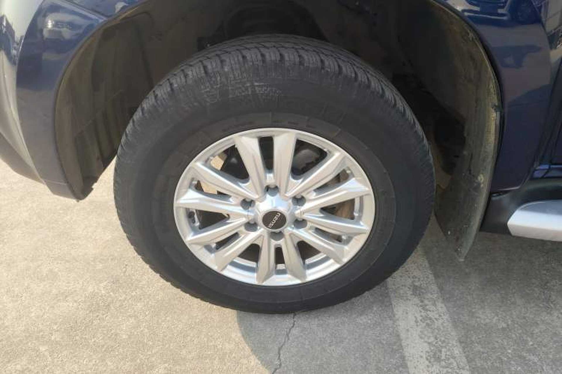 Used Isuzu D-MAX 2020 1.9T Two-Wheel Drive Automatic Comfort Edition China VI Standard RZ4E Hi-Power Left Front Wheel Hub
