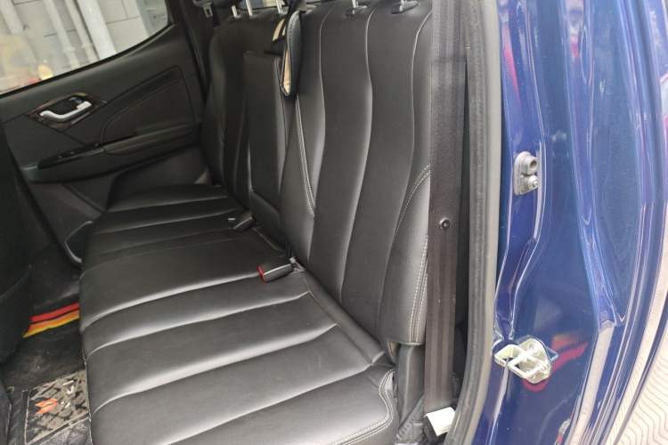 Used Isuzu D-MAX 2020 2.5T 4WD Manual Navigation Version China VI Standard Extended Length JE4D25Q6A Left Rear Seat