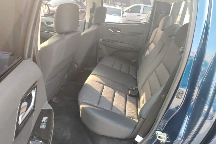 Used Isuzu D-MAX 2020 1.9T Two-Wheel Drive Automatic Comfort Edition China VI Standard RZ4E Hi-Power Left Rear Seat