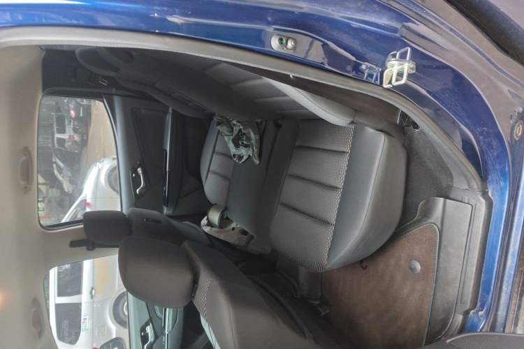 Used Isuzu D-MAX 2020 1.9T Two-Wheel Drive Manual Comfort Version China VI Standard RZ4E Hi-Power Left Rear Seat