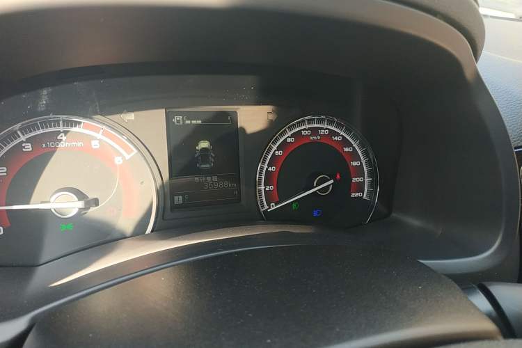 Used Isuzu D-MAX 2020 2.5T Two-Wheel Drive Manual Navigation Version China VI Standard Extended Length JE4D25Q6A Odometer Close Up