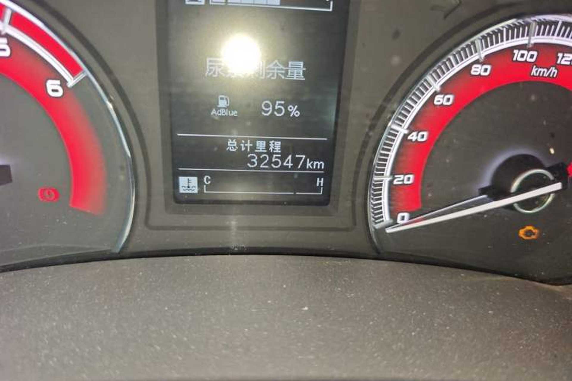 Used Isuzu D-MAX 2020 2.5T 4WD Manual Navigation Version China VI Standard Extended Length JE4D25Q6A Odometer Close Up