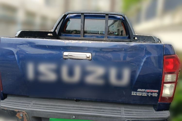 Used Isuzu D-MAX 2020 2.5T Two-Wheel Drive Automatic Flagship Edition China VI Standard Extended Version JE4D25Q6A Rear