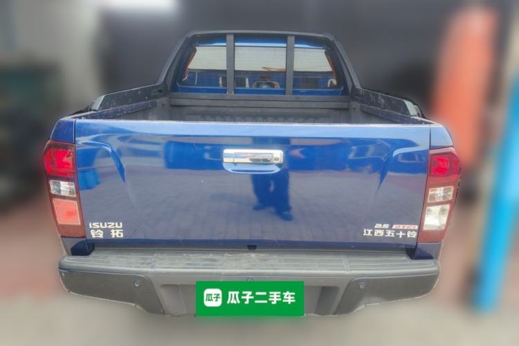 Used Isuzu D-MAX 2020 2.5T Two-Wheel Drive Automatic Navigation Version China VI Emission Standard Extended Length JE4D25Q6A Rear