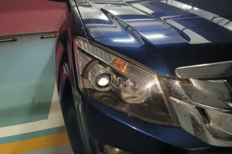 Used Isuzu D-MAX 2020 2.5T Two-Wheel Drive Automatic Navigation Version China VI Emission Standard Extended Length JE4D25Q6A Right Front Headlight