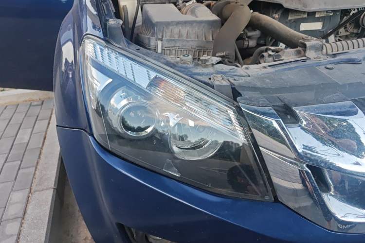 Used Isuzu D-MAX 2020 2.5T 4x4 Automatic Flagship Edition China VI Standard Extended Version JE4D25Q6A Right Front Headlight