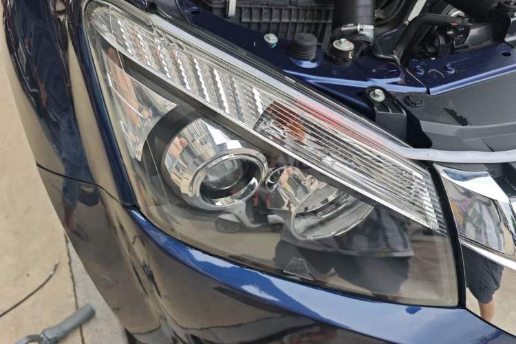 Used Isuzu D-MAX 2020 2.5T 4WD Manual Navigation Version China VI Standard Extended Length JE4D25Q6A Right Front Headlight