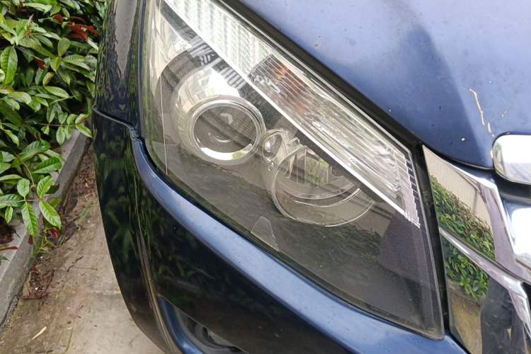 Used Isuzu D-MAX 2020 2.5T Two-Wheel Drive Automatic Flagship Edition China VI Standard Extended Version JE4D25Q6A Right Front Headlight