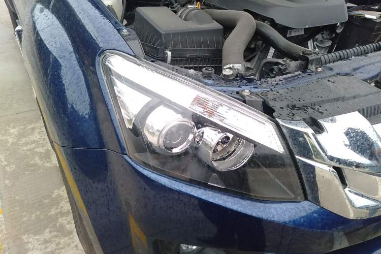 Used Isuzu D-MAX 2020 2.5T 4WD Manual Navigation Version China VI Standard Extended Length JE4D25Q6A Right Front Headlight
