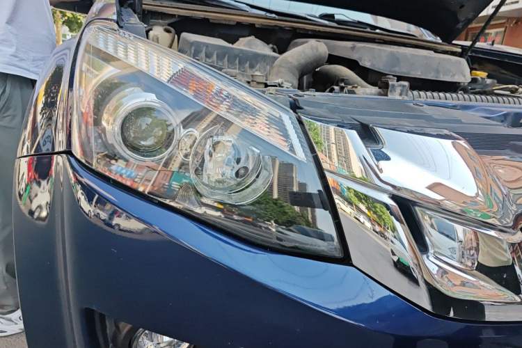 Used Isuzu D-MAX 2020 2.5T Two-Wheel Drive Manual Flagship Version China VI Emission Standard JE4D25Q6A Right Front Headlight