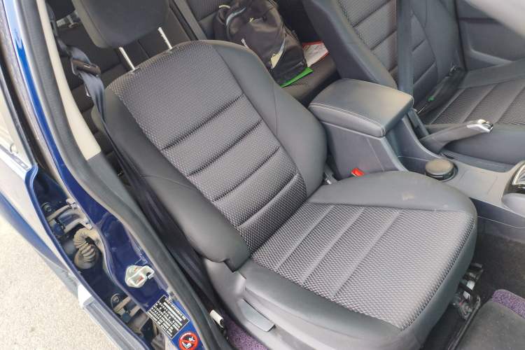 Used Isuzu D-MAX 2020 1.9T Two-Wheel Drive Automatic Comfort Edition China VI Standard RZ4E Hi-Power Right Front Seat