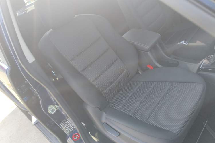 Used Isuzu D-MAX 2020 1.9T Two-Wheel Drive Automatic Comfort Edition China VI Standard RZ4E Hi-Power Right Front Seat