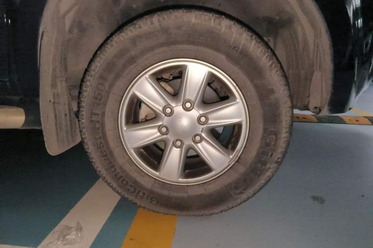 Used Isuzu D-MAX 2020 2.5T Two-Wheel Drive Automatic Navigation Version China VI Emission Standard Extended Length JE4D25Q6A Right Front Wheel Hub