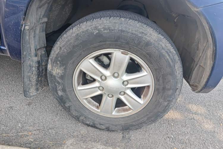 Used Isuzu D-MAX 2020 2.5T 4x4 Automatic Flagship Edition China VI Standard Extended Version JE4D25Q6A Right Front Wheel Hub