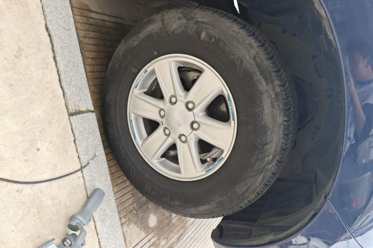 Used Isuzu D-MAX 2020 2.5T 4WD Manual Navigation Version China VI Standard Extended Length JE4D25Q6A Right Front Wheel Hub