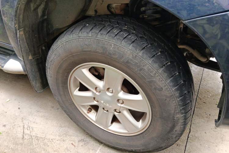 Used Isuzu D-MAX 2020 2.5T Two-Wheel Drive Automatic Flagship Edition China VI Standard Extended Version JE4D25Q6A Right Front Wheel Hub