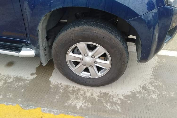 Used Isuzu D-MAX 2020 2.5T 4WD Manual Navigation Version China VI Standard Extended Length JE4D25Q6A Right Front Wheel Hub