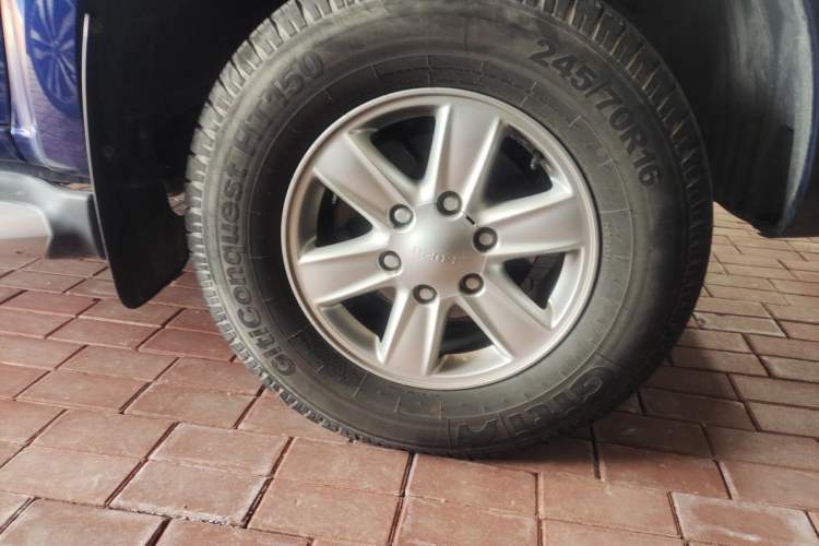 Used Isuzu D-MAX 2020 2.5T Two-Wheel Drive Automatic Navigation Version China VI Emission Standard Extended Length JE4D25Q6A Right Front Wheel Hub