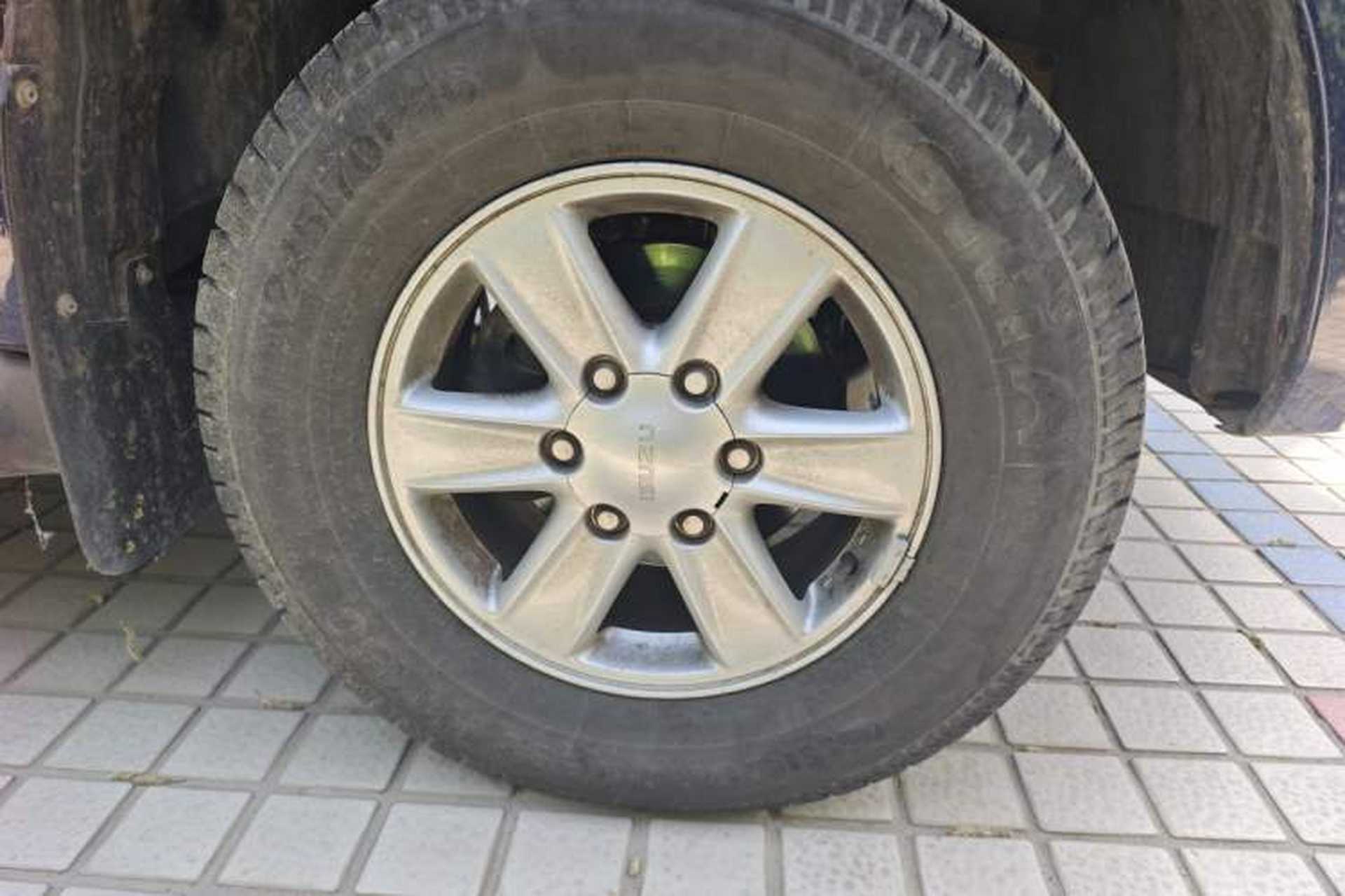 Used Isuzu D-MAX 2020 2.5T 4WD Manual Navigation Version China VI Standard Extended Length JE4D25Q6A Right Front Wheel Hub