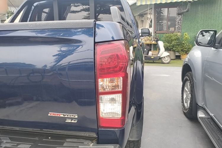 Used Isuzu D-MAX 2020 1.9T 4x4 Automatic Luxury Edition China VI Standard RZ4E Hi-Power Right Rear Taillight