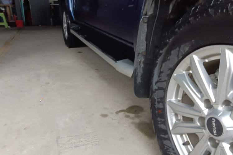Used Isuzu D-MAX 2020 1.9T 4x4 Automatic Comfort Edition China VI Standard RZ4E Hi-Power Right Side Sill