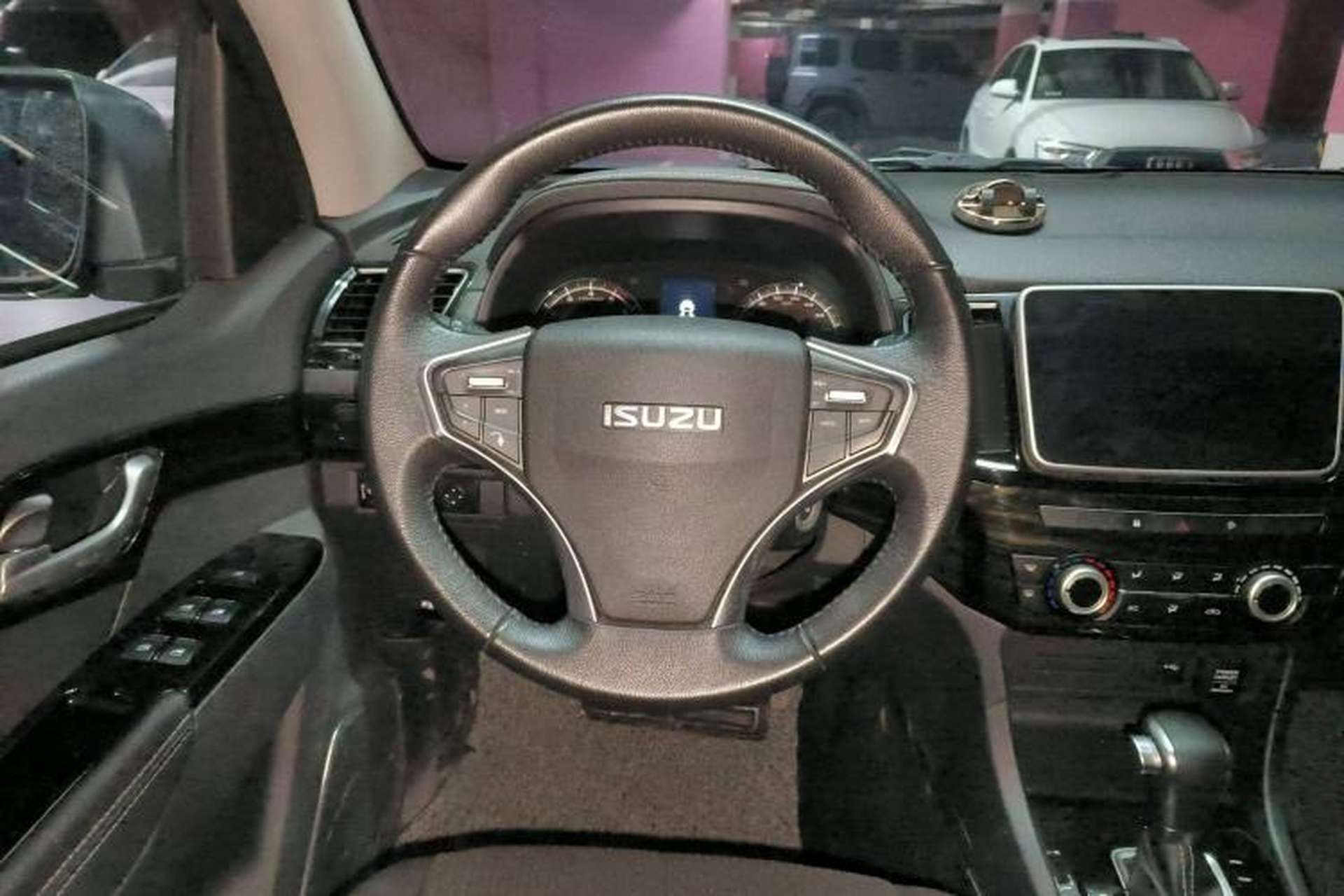 Used Isuzu D-MAX 2020 2.5T Two-Wheel Drive Automatic Navigation Version China VI Emission Standard Extended Length JE4D25Q6A Steering Wheel