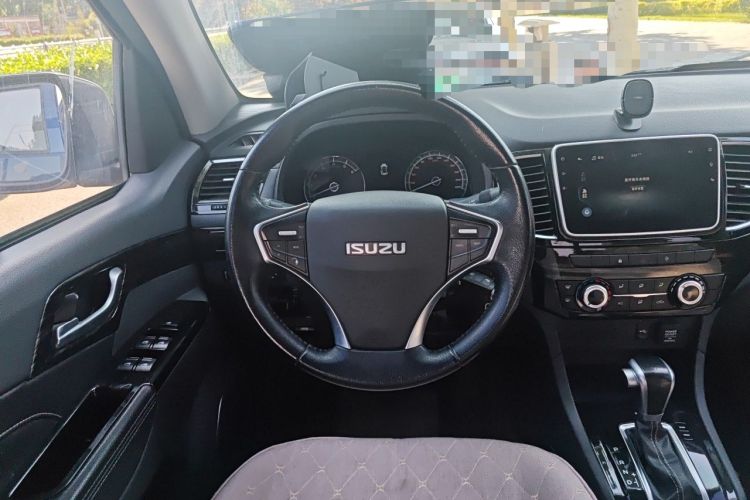 Used Isuzu D-MAX 2020 2.5T 4x4 Automatic Flagship Edition China VI Standard Extended Version JE4D25Q6A Steering Wheel