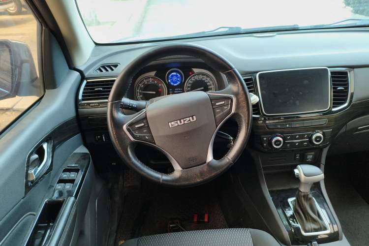 Used Isuzu D-MAX 2020 1.9T Two-Wheel Drive Automatic Comfort Edition China VI Standard RZ4E Hi-Power Steering Wheel