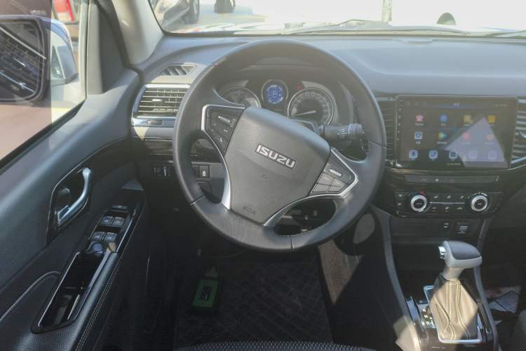 Used Isuzu D-MAX 2020 1.9T Two-Wheel Drive Automatic Comfort Edition China VI Standard RZ4E Hi-Power Steering Wheel
