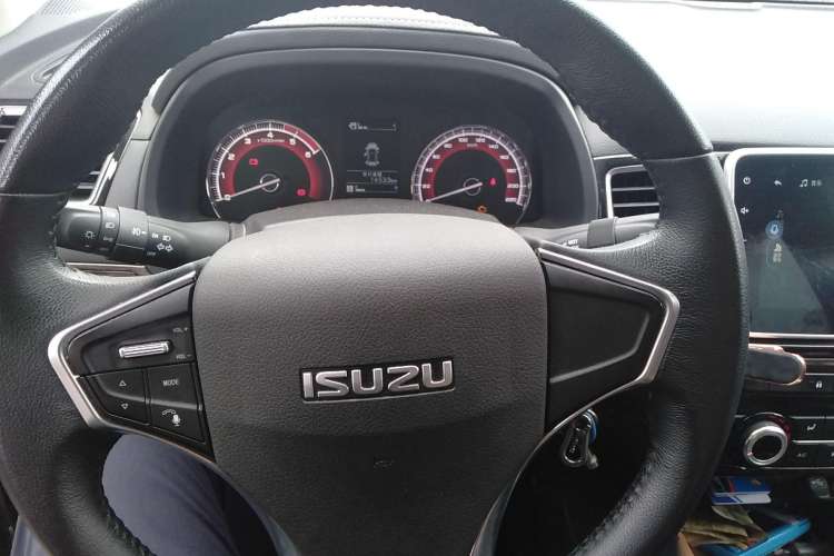 Used Isuzu D-MAX 2020 2.5T 4WD Manual Navigation Version China VI Standard Extended Length JE4D25Q6A Steering Wheel