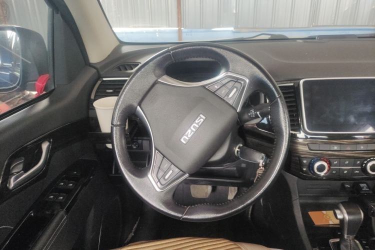 Used Isuzu D-MAX 2020 2.5T Two-Wheel Drive Automatic Navigation Version China VI Emission Standard Extended Length JE4D25Q6A Steering Wheel