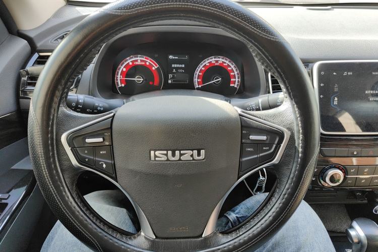 Used Isuzu D-MAX 2020 2.5T 4x4 Automatic Navigation Version China VI Standard Extended Length JE4D25Q6A Steering Wheel