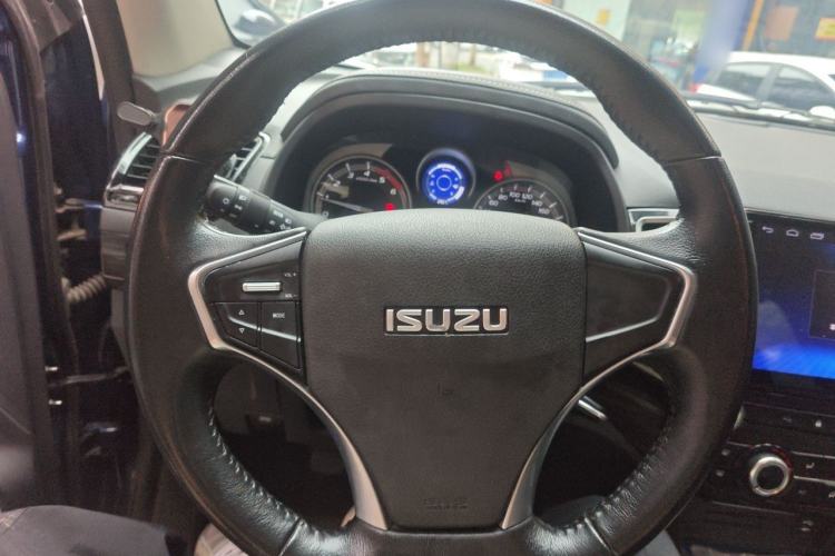 Used Isuzu D-MAX 2020 1.9T Two-Wheel Drive Manual Comfort Version China VI Standard RZ4E Hi-Power Steering Wheel