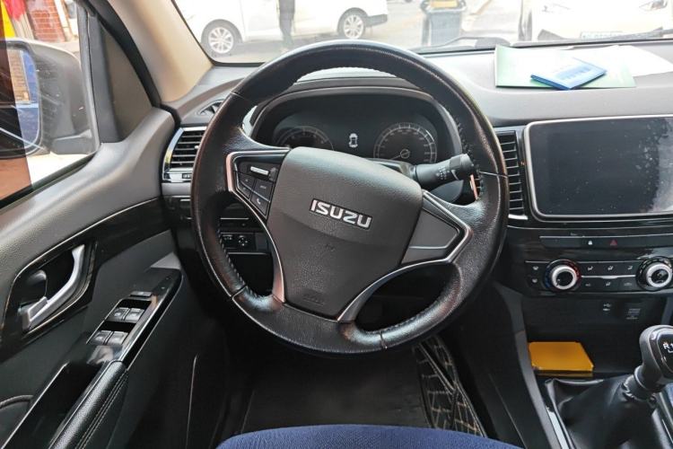 Used Isuzu D-MAX 2020 2.5T Two-Wheel Drive Manual Flagship Version China VI Emission Standard JE4D25Q6A Steering Wheel