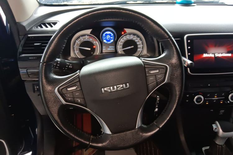 Used Isuzu D-MAX 2020 1.9T 4x4 Automatic Comfort Edition China VI Standard RZ4E Hi-Power Steering Wheel