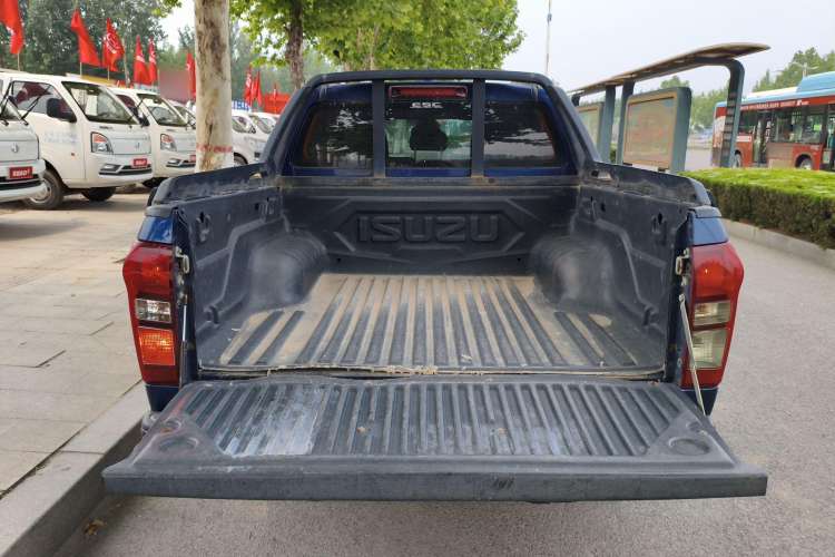 Used Isuzu D-MAX 2020 1.9T Two-Wheel Drive Automatic Comfort Edition China VI Standard RZ4E Hi-Power Trunk