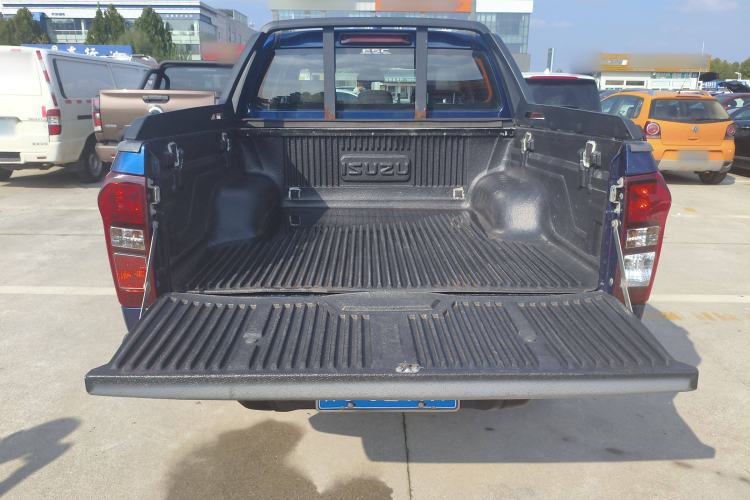 Used Isuzu D-MAX 2020 1.9T Two-Wheel Drive Automatic Comfort Edition China VI Standard RZ4E Hi-Power Trunk