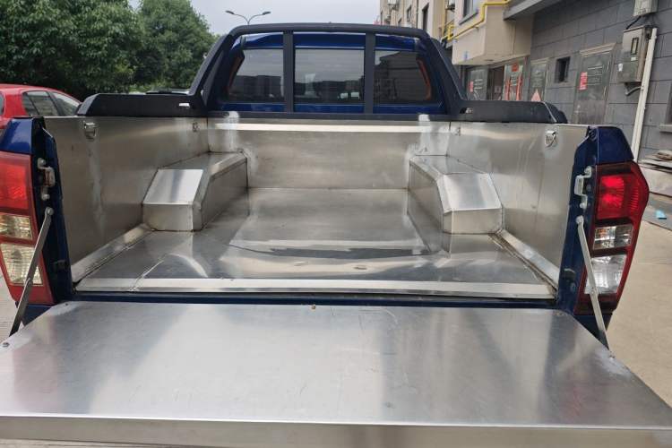 Used Isuzu D-MAX 2020 2.5T 4WD Manual Navigation Version China VI Standard Extended Length JE4D25Q6A Trunk
