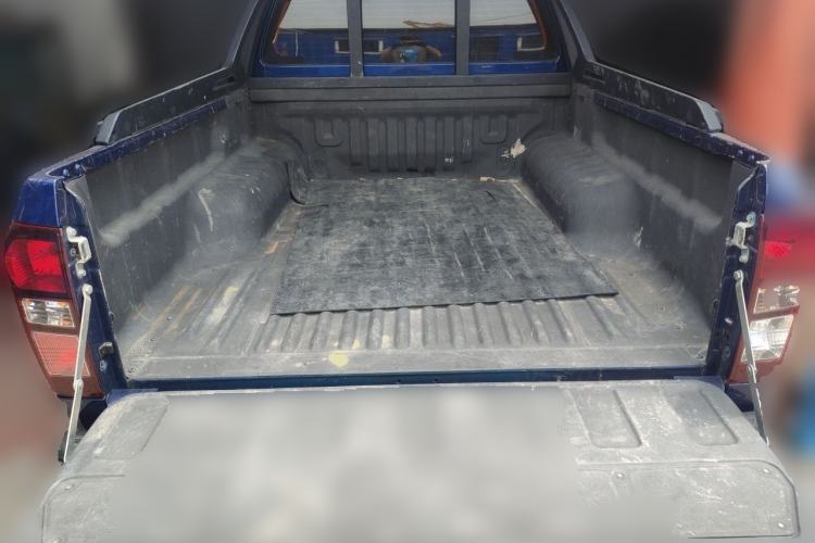 Used Isuzu D-MAX 2020 2.5T Two-Wheel Drive Automatic Navigation Version China VI Emission Standard Extended Length JE4D25Q6A Trunk