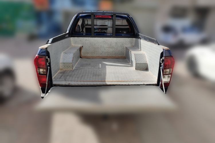 Used Isuzu D-MAX 2020 2.5T 4x4 Automatic Navigation Version China VI Standard Extended Length JE4D25Q6A Trunk