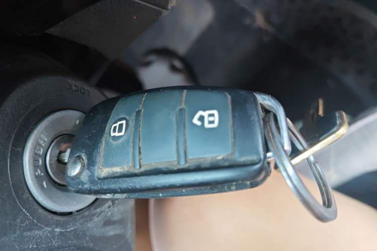 Used Isuzu D-MAX 2020 2.5T 4x4 Automatic Flagship Edition China VI Standard Extended Version JE4D25Q6A Vehicle Key